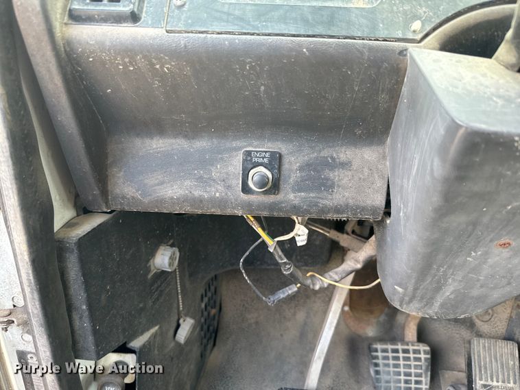 image for item DQ6801 1997 Volvo WG semi truck