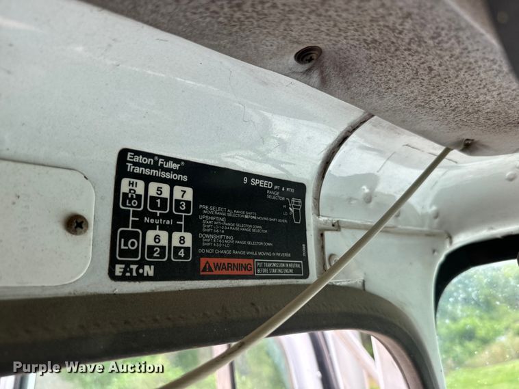 image for item DQ6801 1997 Volvo WG semi truck