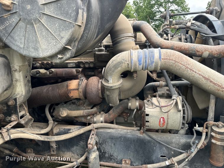 image for item DQ6801 1997 Volvo WG semi truck