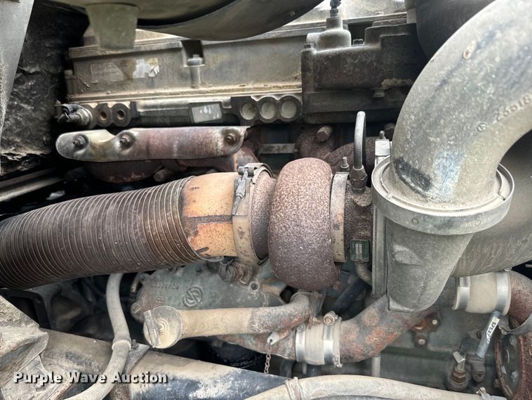 image for item DQ6801 1997 Volvo WG semi truck