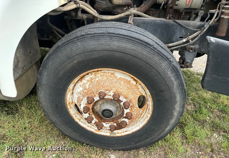 image for item DQ6801 1997 Volvo WG semi truck