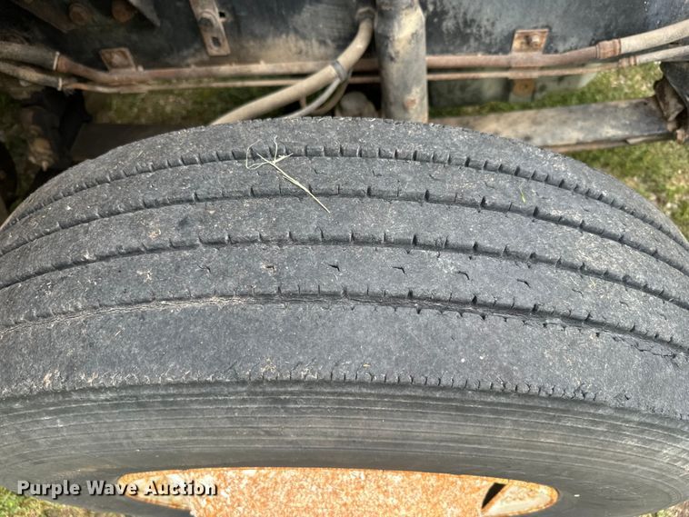 image for item DQ6801 1997 Volvo WG semi truck