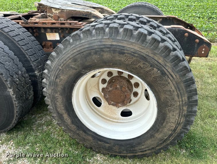 image for item DQ6801 1997 Volvo WG semi truck