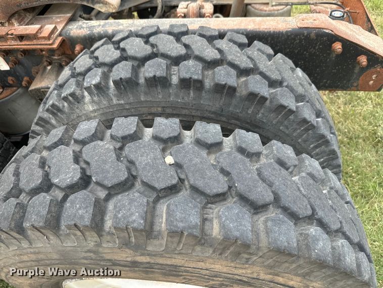 image for item DQ6801 1997 Volvo WG semi truck