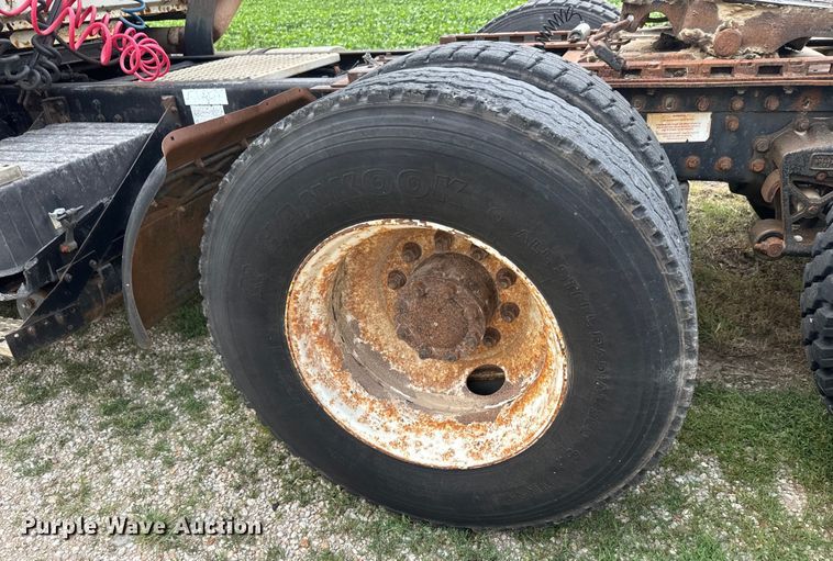 image for item DQ6801 1997 Volvo WG semi truck