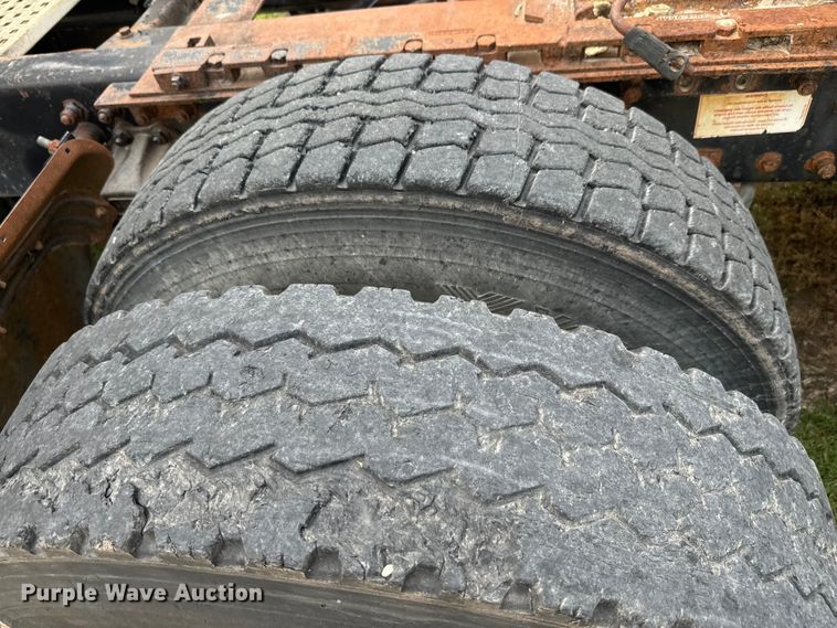 image for item DQ6801 1997 Volvo WG semi truck