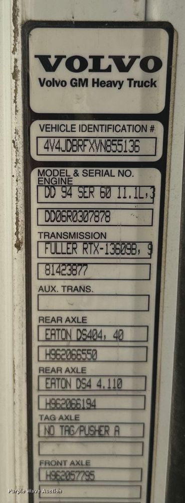 image for item DQ6801 1997 Volvo WG semi truck