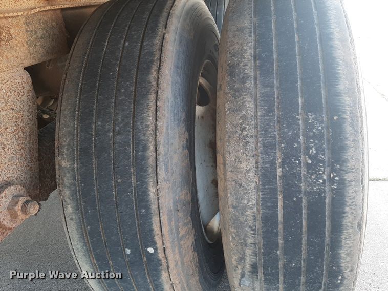 image for item DQ7074 2001 Wabash dry van trailer