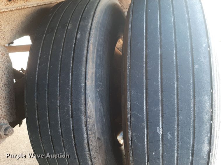 image for item DQ7074 2001 Wabash dry van trailer