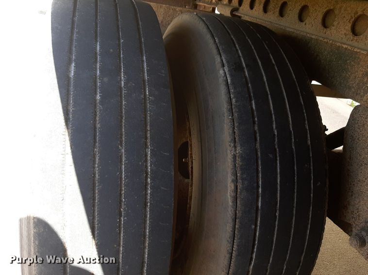 image for item DQ7074 2001 Wabash dry van trailer