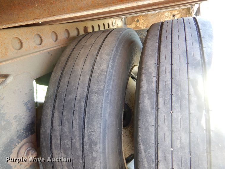 image for item DQ7080 2004 Wabash dry van trailer