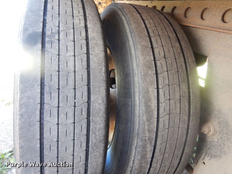 image for item DQ7080 2004 Wabash dry van trailer