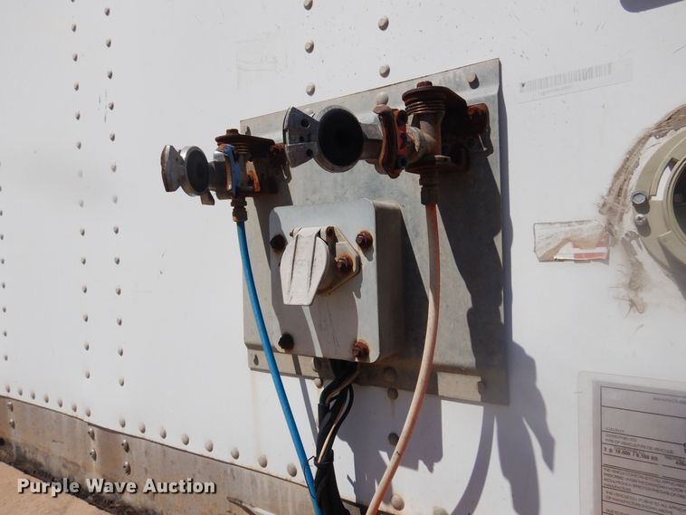 image for item DQ7085 2008 Wabash dry van trailer