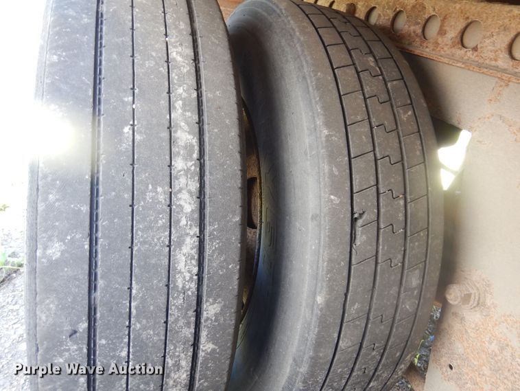 image for item DQ7086 2005 Wabash dry van trailer