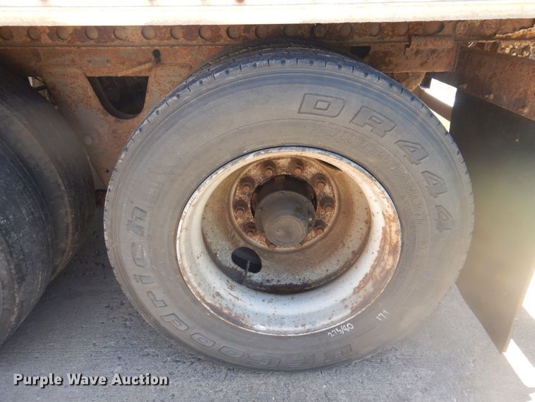 image for item DQ7087 2005 Wabash dry van trailer