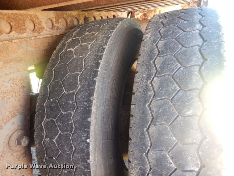 image for item DQ7087 2005 Wabash dry van trailer