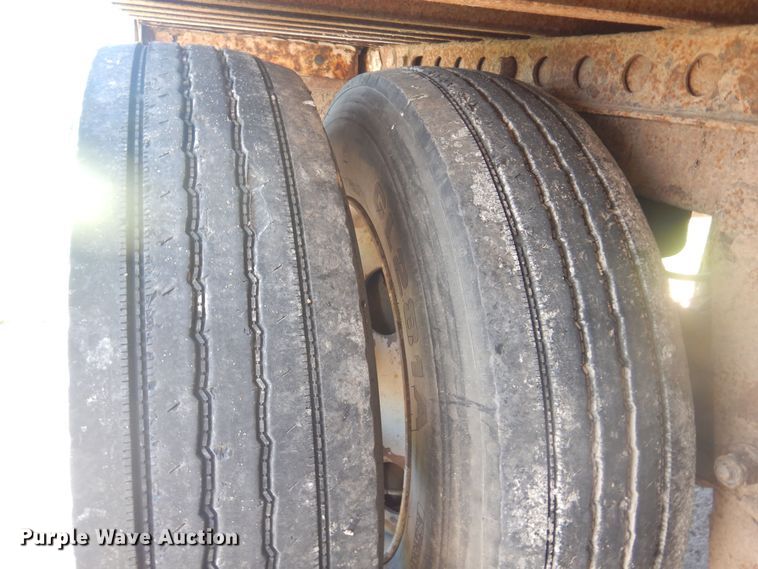 image for item DQ7087 2005 Wabash dry van trailer