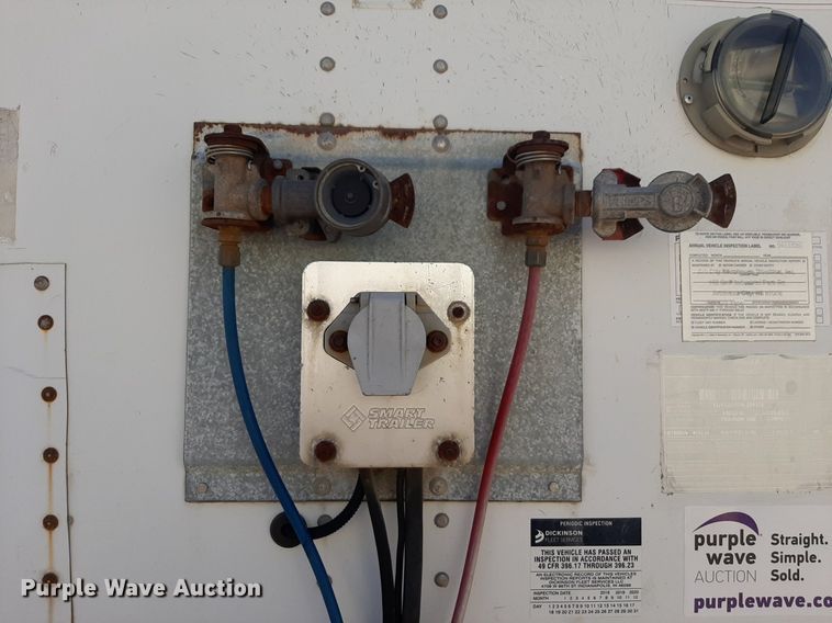 image for item DQ7089 2004 Wabash dry van trailer