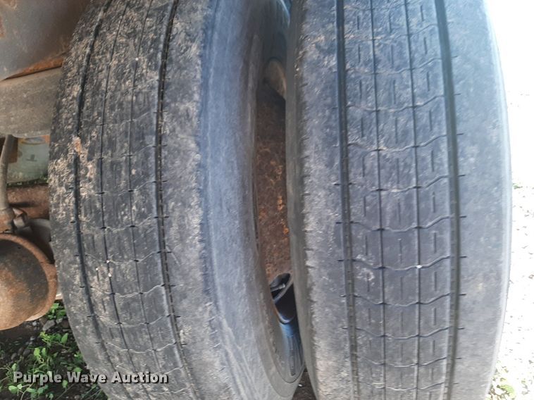 image for item DQ7089 2004 Wabash dry van trailer