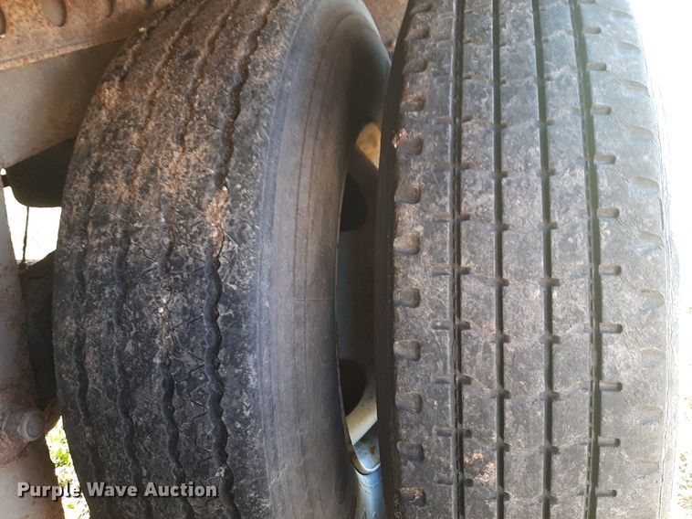 image for item DQ7089 2004 Wabash dry van trailer