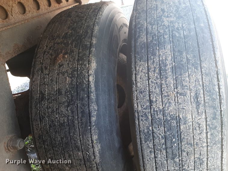 image for item DQ7089 2004 Wabash dry van trailer