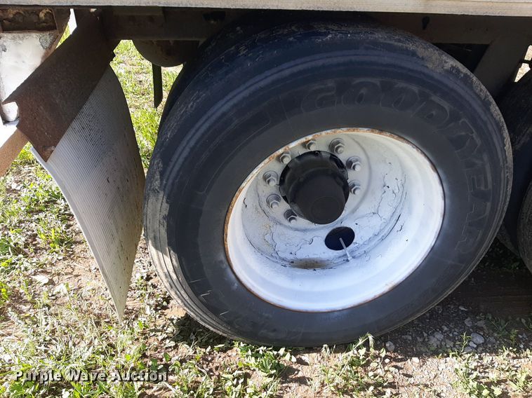 image for item DQ7089 2004 Wabash dry van trailer