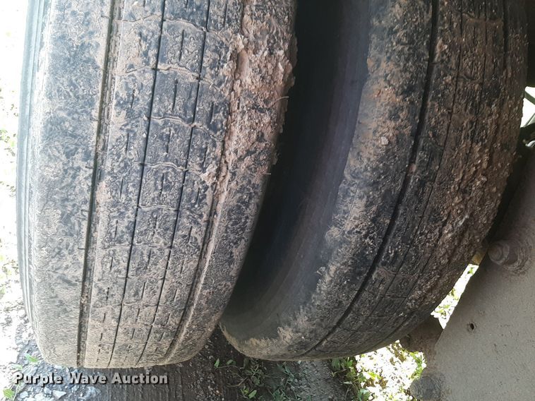 image for item DQ7089 2004 Wabash dry van trailer