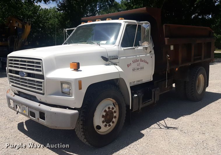 image for item DQ7118 1994 Ford F700 dump truck