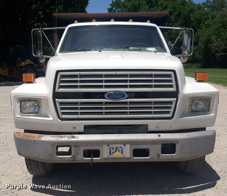 image for item DQ7118 1994 Ford F700 dump truck