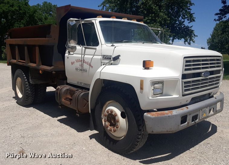 image for item DQ7118 1994 Ford F700 dump truck