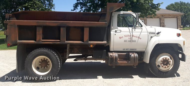 image for item DQ7118 1994 Ford F700 dump truck