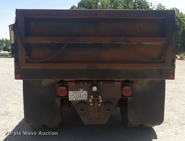 image for item DQ7118 1994 Ford F700 dump truck