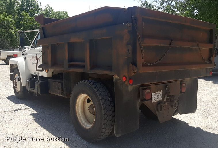 image for item DQ7118 1994 Ford F700 dump truck