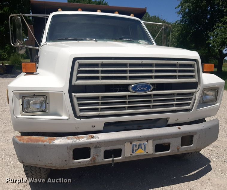 image for item DQ7118 1994 Ford F700 dump truck