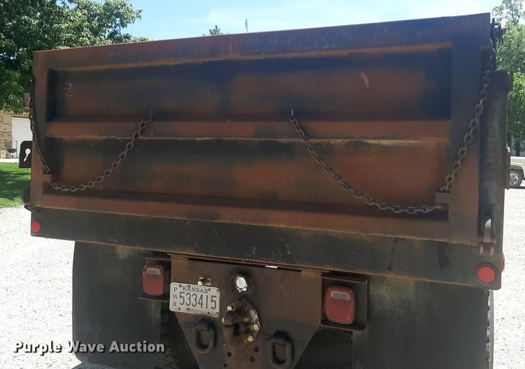 image for item DQ7118 1994 Ford F700 dump truck