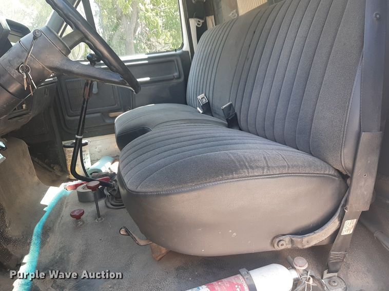 image for item DQ7118 1994 Ford F700 dump truck