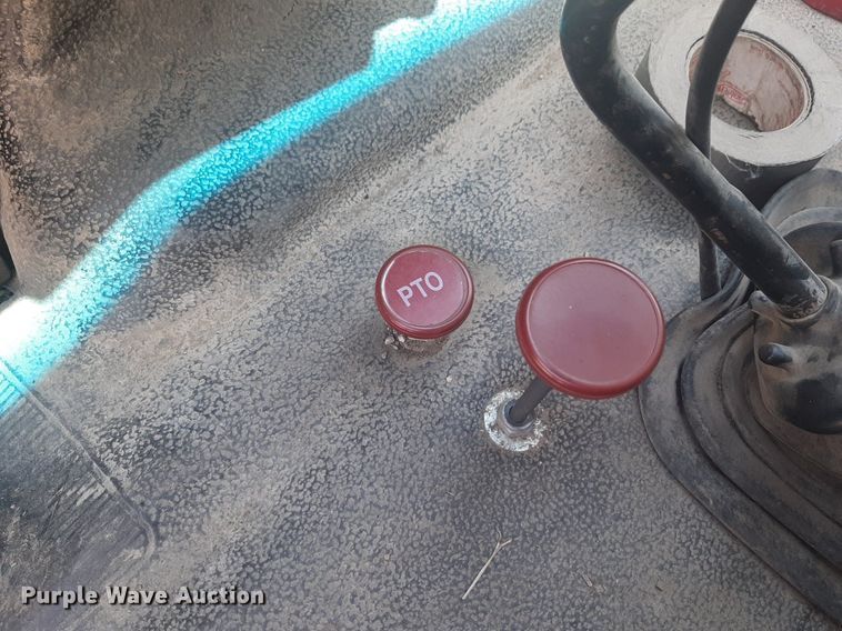 image for item DQ7118 1994 Ford F700 dump truck