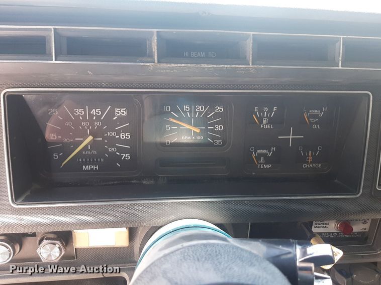 image for item DQ7118 1994 Ford F700 dump truck