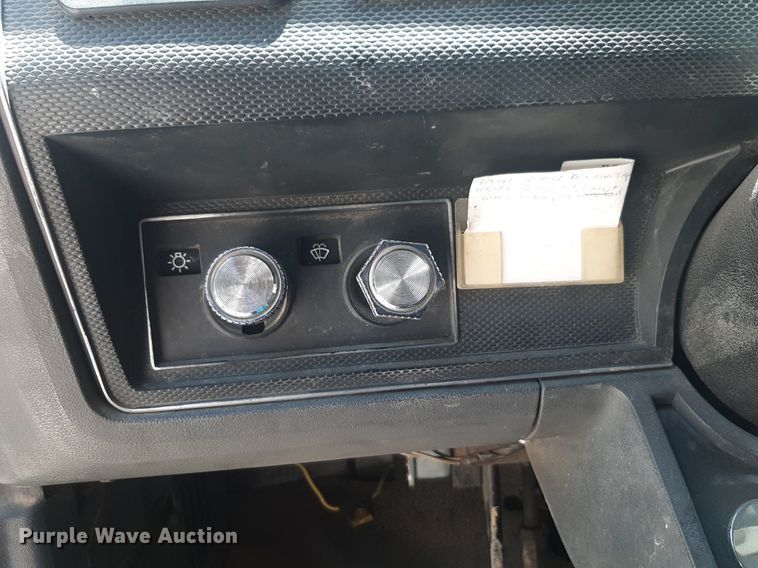 image for item DQ7118 1994 Ford F700 dump truck