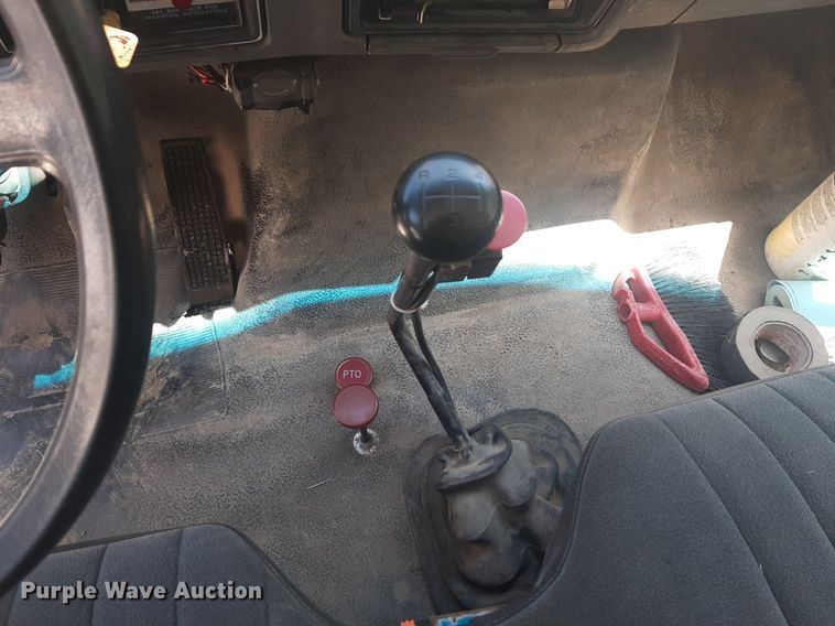 image for item DQ7118 1994 Ford F700 dump truck