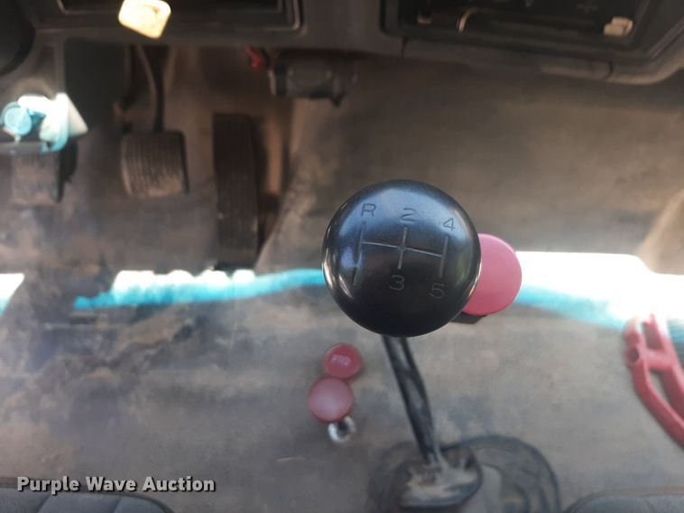 image for item DQ7118 1994 Ford F700 dump truck