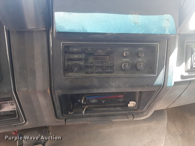 image for item DQ7118 1994 Ford F700 dump truck