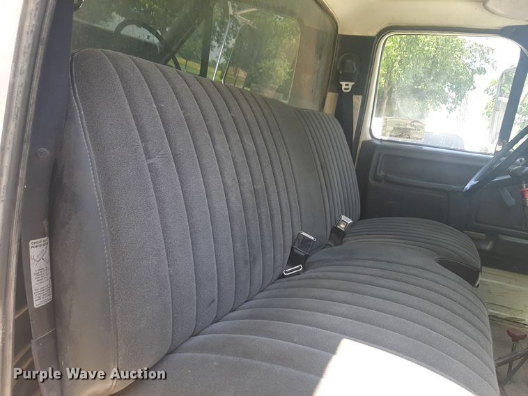 image for item DQ7118 1994 Ford F700 dump truck