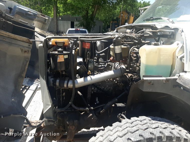 image for item DQ7118 1994 Ford F700 dump truck