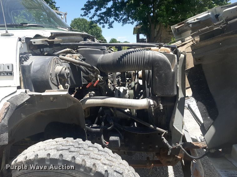 image for item DQ7118 1994 Ford F700 dump truck