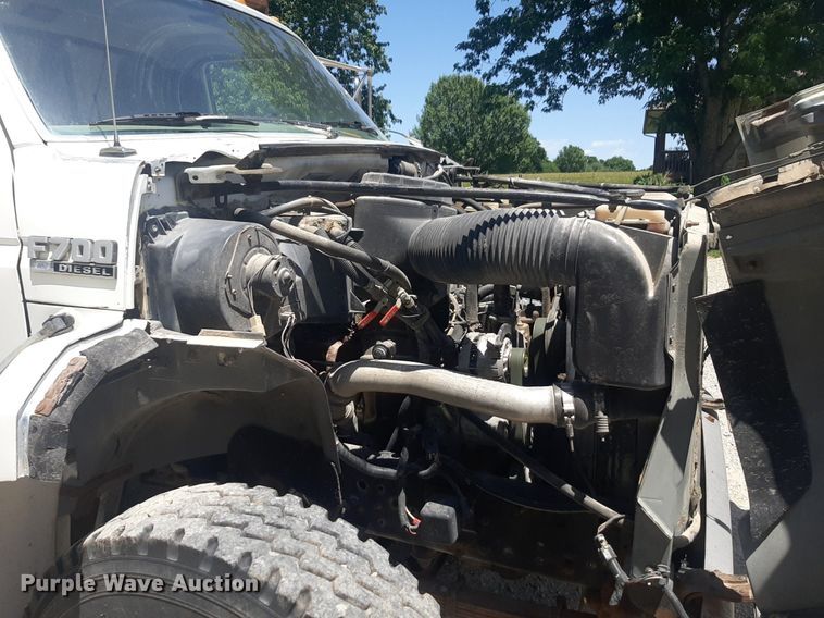 image for item DQ7118 1994 Ford F700 dump truck