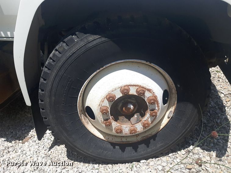 image for item DQ7118 1994 Ford F700 dump truck