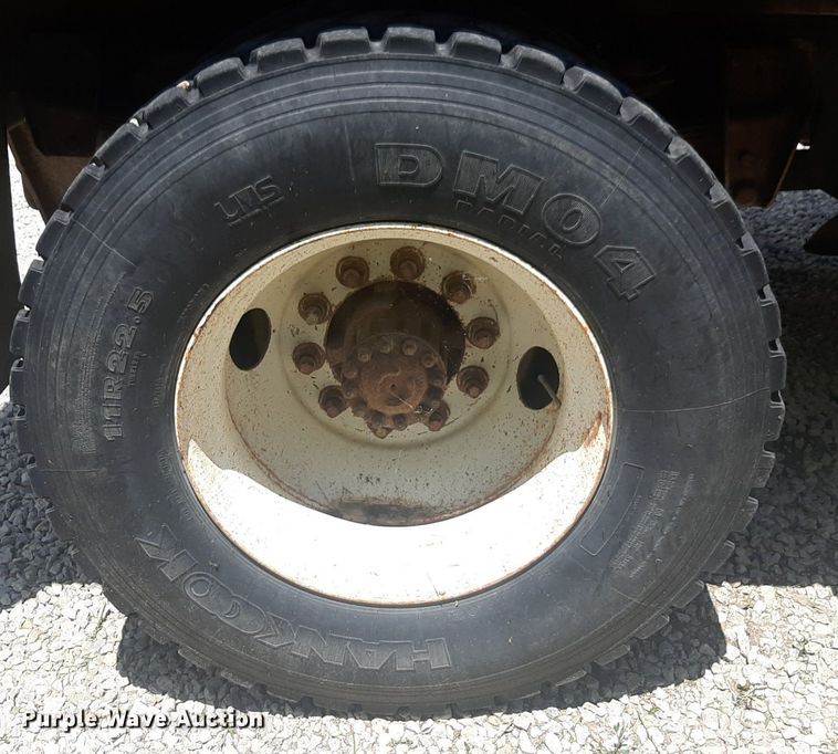 image for item DQ7118 1994 Ford F700 dump truck