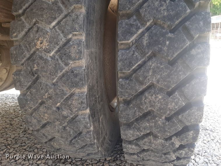 image for item DQ7118 1994 Ford F700 dump truck