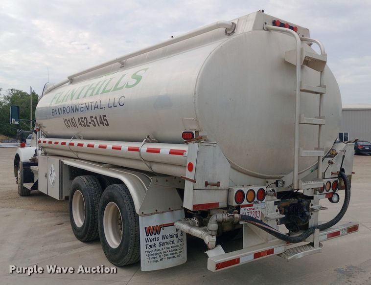 image for item DQ7202 2004 Kenworth T800 tank truck